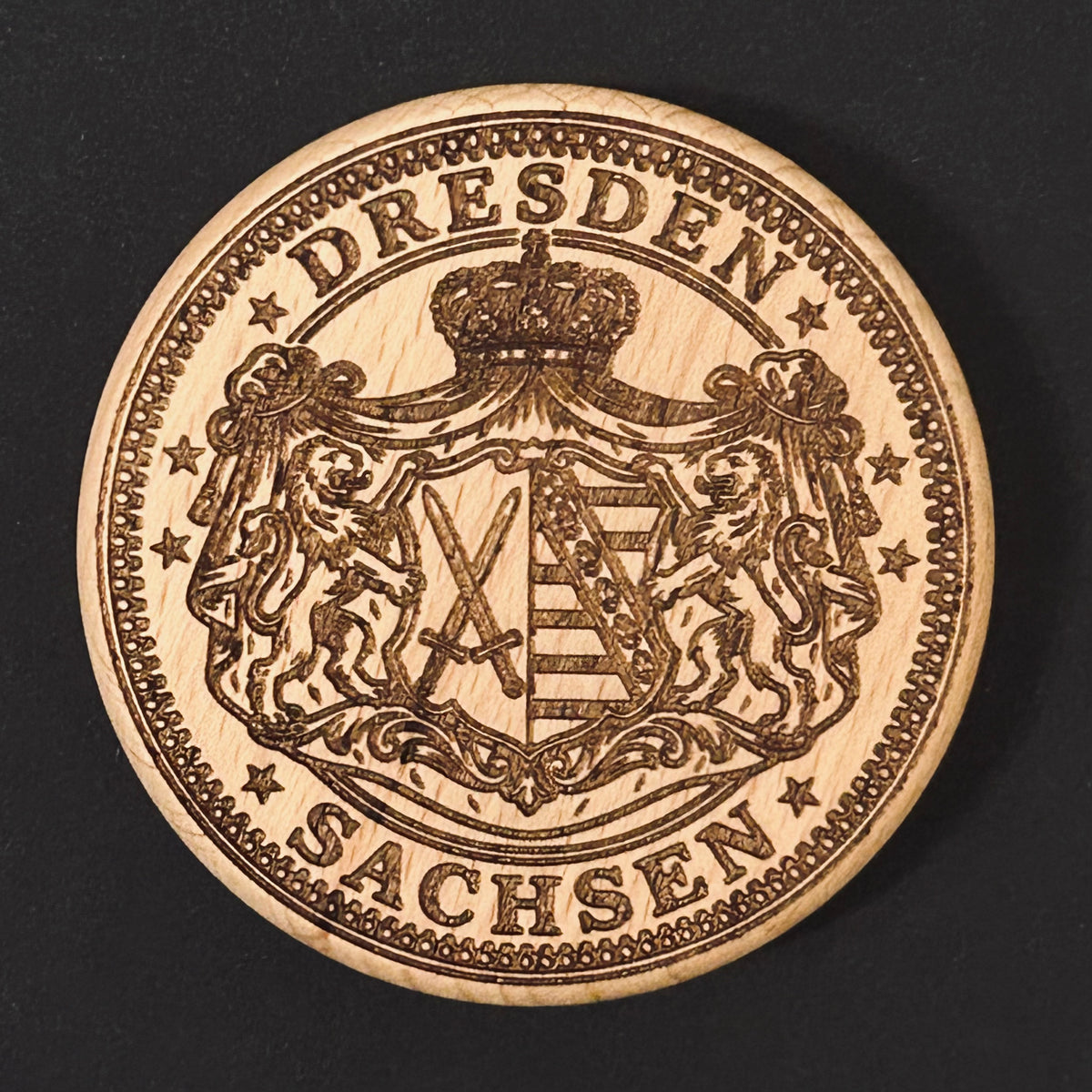 Magnetischer Holz-Flaschenöffner – DD-012 Sachsen Wappen