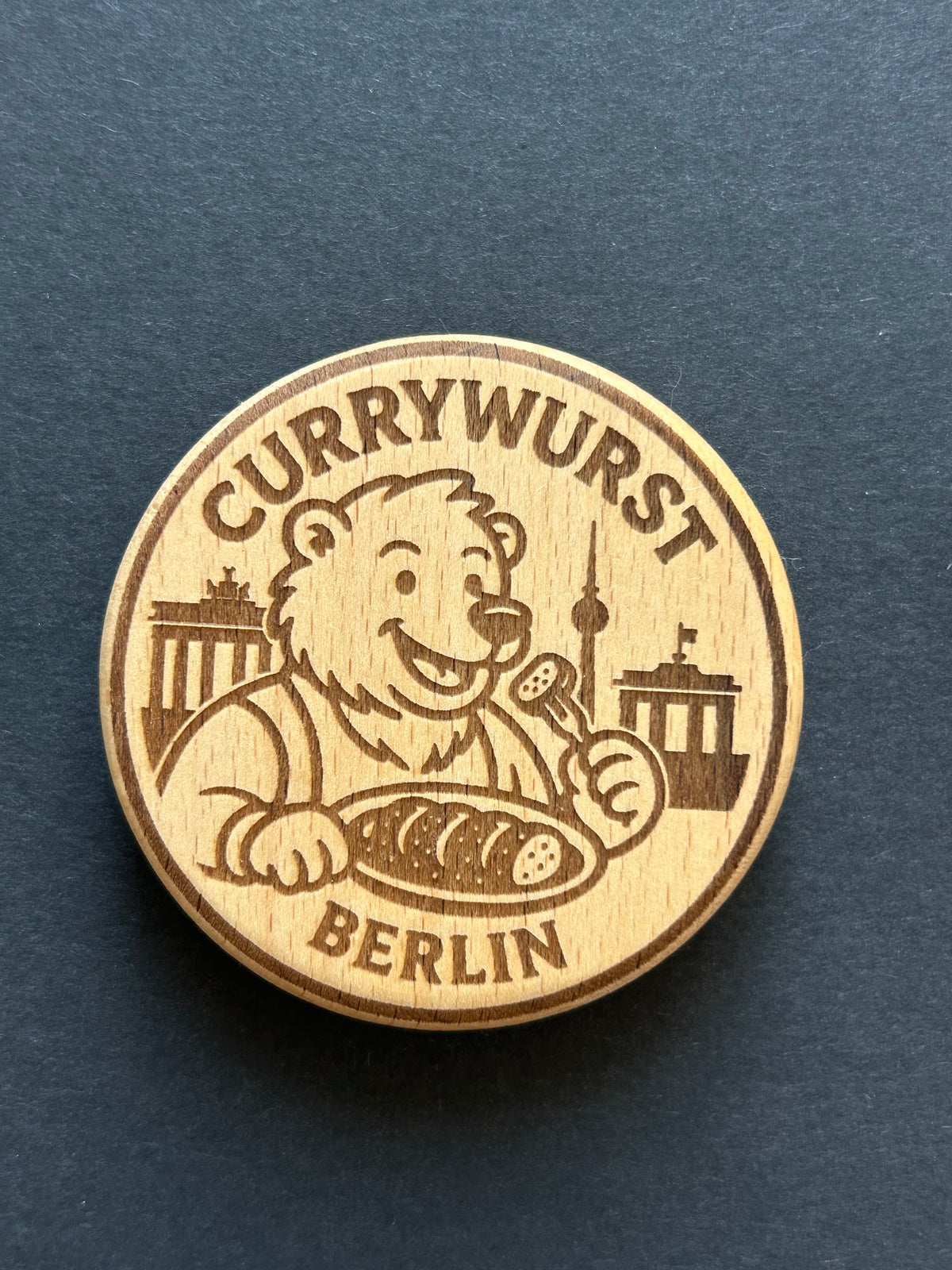 Currywurst Bear – Berlin Street-Food Classic (B-022)