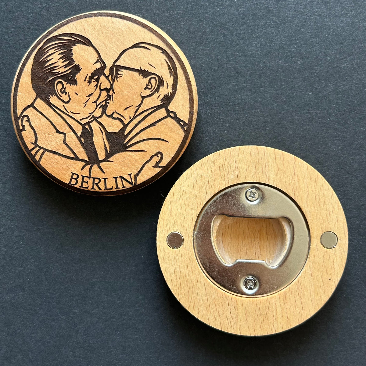 The Fraternal Kiss – Berlin Wall Memory (B-018)