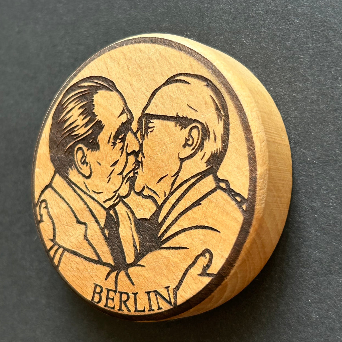 The Fraternal Kiss – Berlin Wall Memory (B-018)
