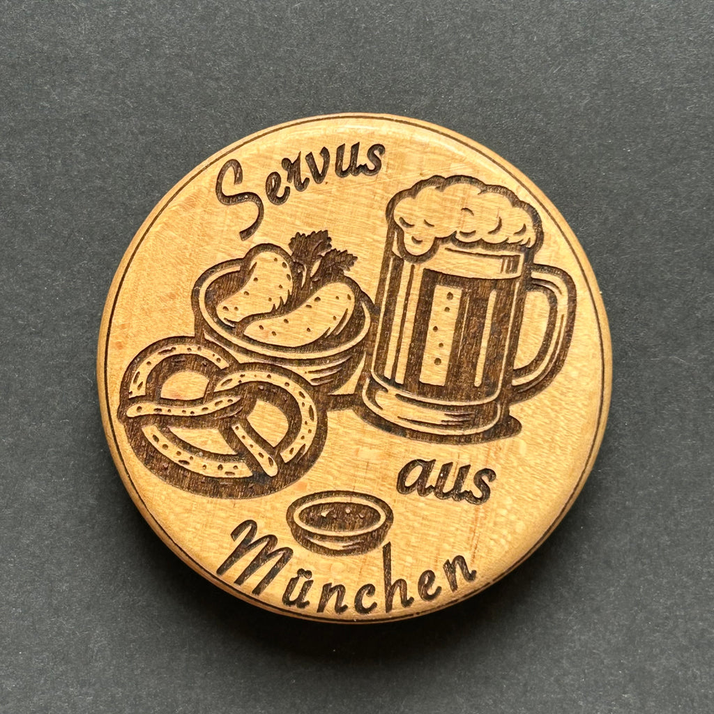 Servus aus München – Brezel, Bier & Brotzeit (M-008)