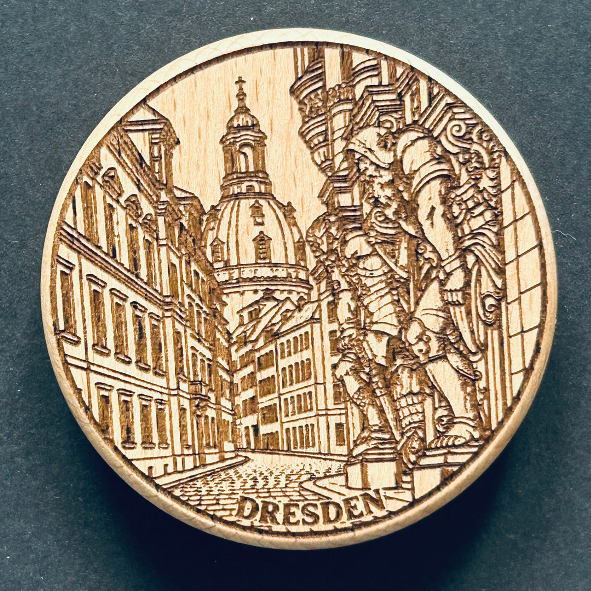 Magnetischer Holz-Flaschenöffner – DD-009 Dresden Altstadtgasse